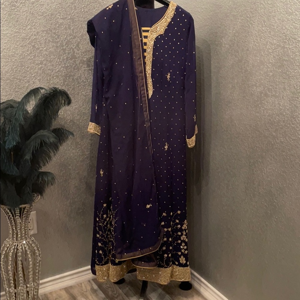 Navy and gold chiffon shalwar kameez - Picture 9 of 9